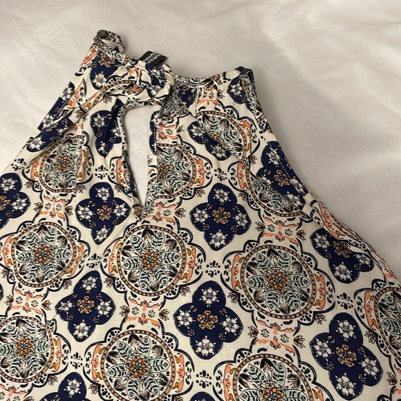 Patterned Halter Top - Picture 5 of 6